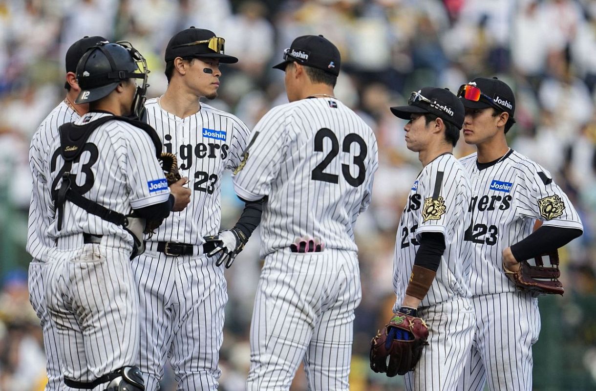 阪神タイガース 吉田義男 永久欠番23 復刻レプリカユニフォーム