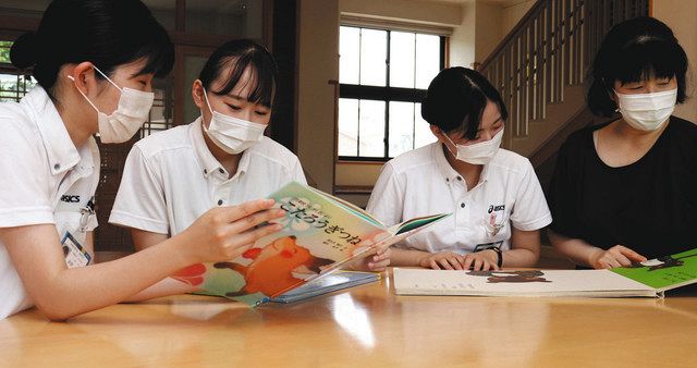 親目線で絵本いち押し 小松大生 ポスター制作 北陸中日新聞web 親目線で絵本いち押し 小松大生 ポスター制作 北陸中日新聞web