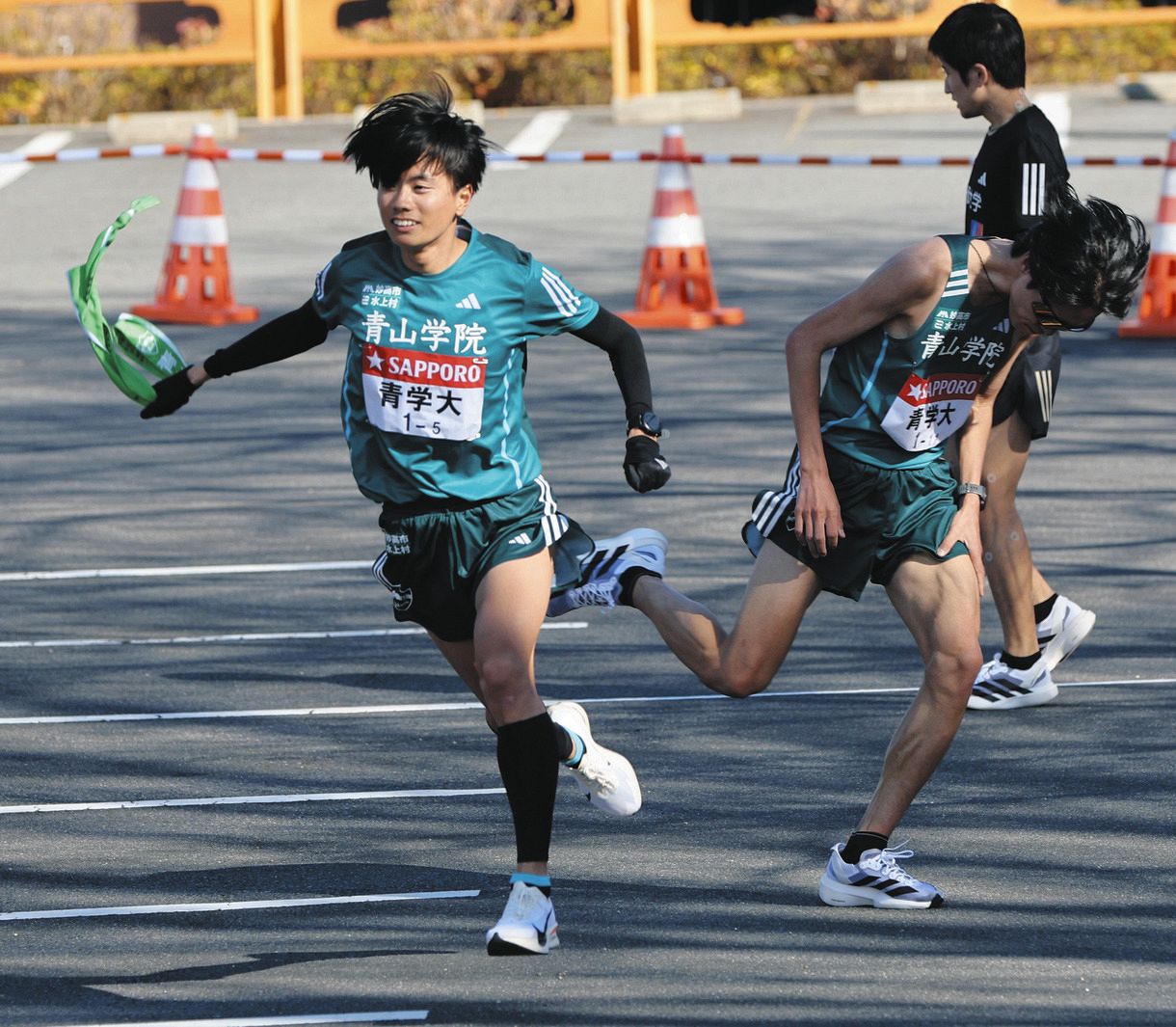 5区山登りで青学大の若林宏樹が中大を抜いて首位に浮上…「小涌園前