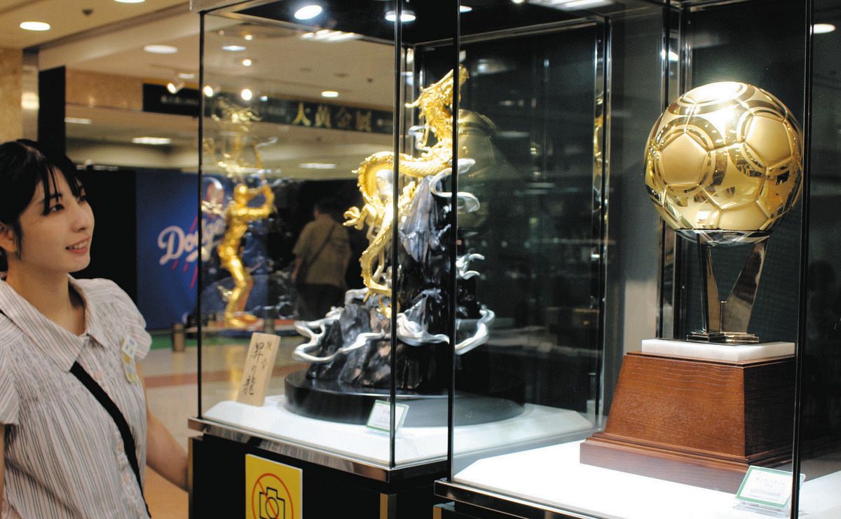 静岡伊勢丹で大黄金展開幕 24日まで、金製品展示会として国内最大規模