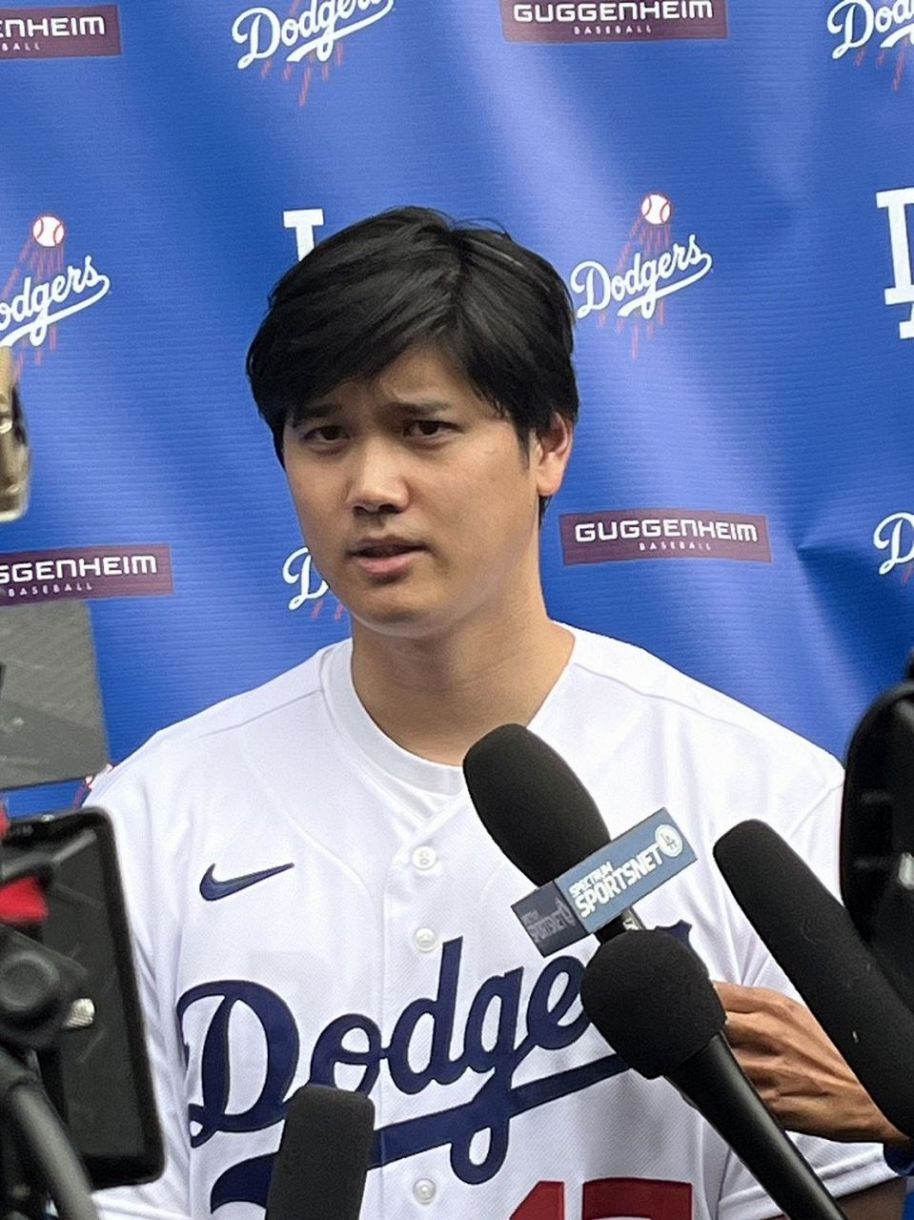 大谷翔平、ドジャース初お披露目は超厳戒態勢…SPと警察9人がぴったり