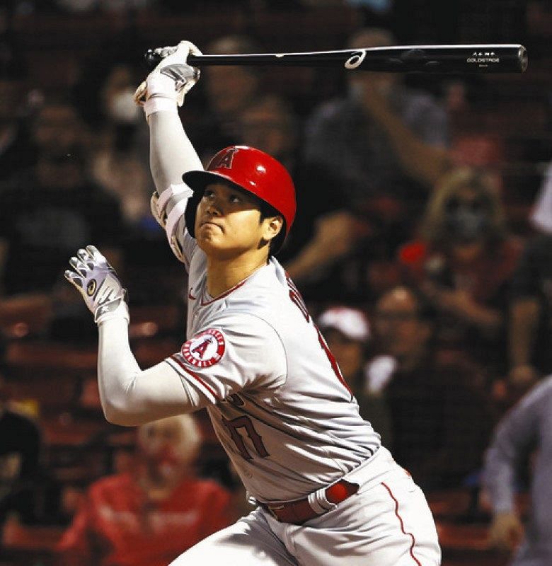 Mlb 大谷翔平 グリーンモンスター 超え11号ソロ ナックルカーブを体勢崩しながら左翼へ 中日スポーツ 東京中日スポーツ Mlb 大谷翔平 グリーンモンスター 超え11号ソロ ナックルカーブを体勢崩しながら左翼へ 中日スポーツ 東京中日スポーツ