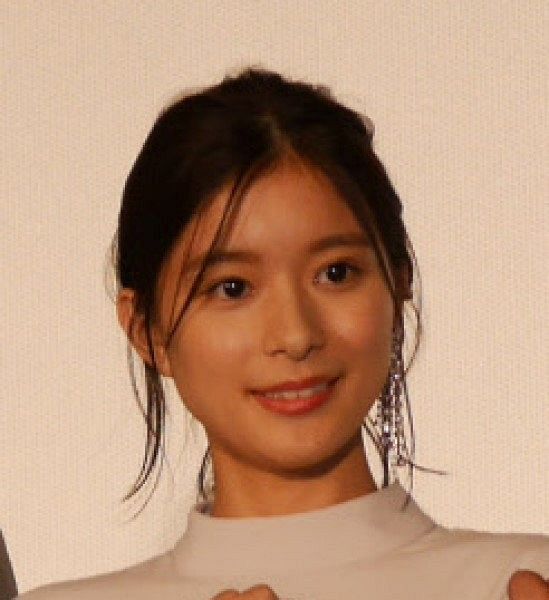 芳根京子 24歳バースデーに北川景子とツーショット バルーンでお祝いされ 宝物の1枚 中日スポーツ 東京中日スポーツ