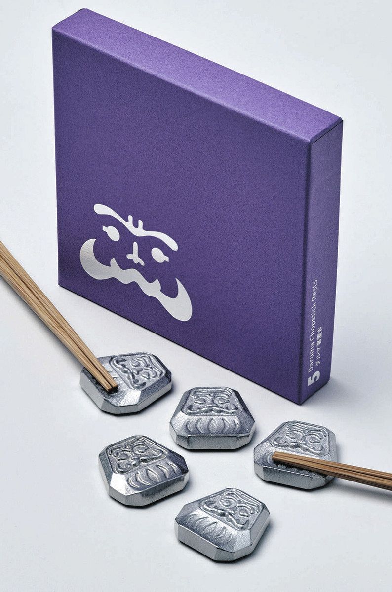 富山】MoMAストアに ダルマ形の箸置き 高岡銅器「佐野政」開発