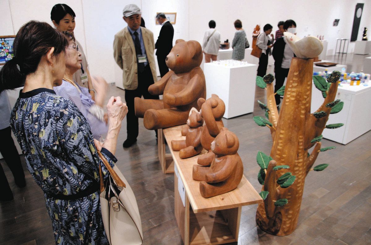 白山麓アート 個性光る 21美 陶芸や木工作品並ぶ：北陸中日新聞Web