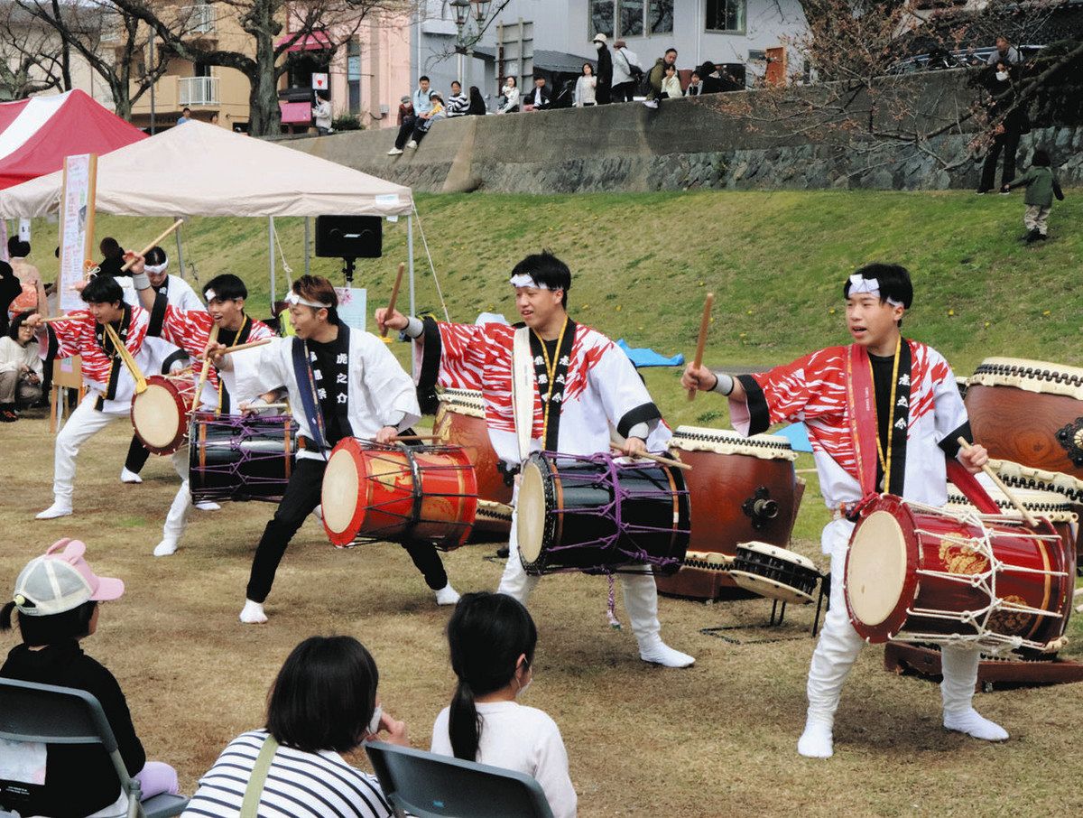 再起誓う和太鼓 犀川に 「輪島・虎之介」さくらまつり登場：北陸中日