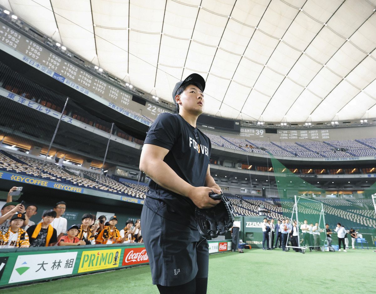 巨人・岡本和真、フリー打撃で柵越え、三塁ノックではうれしそうに頭