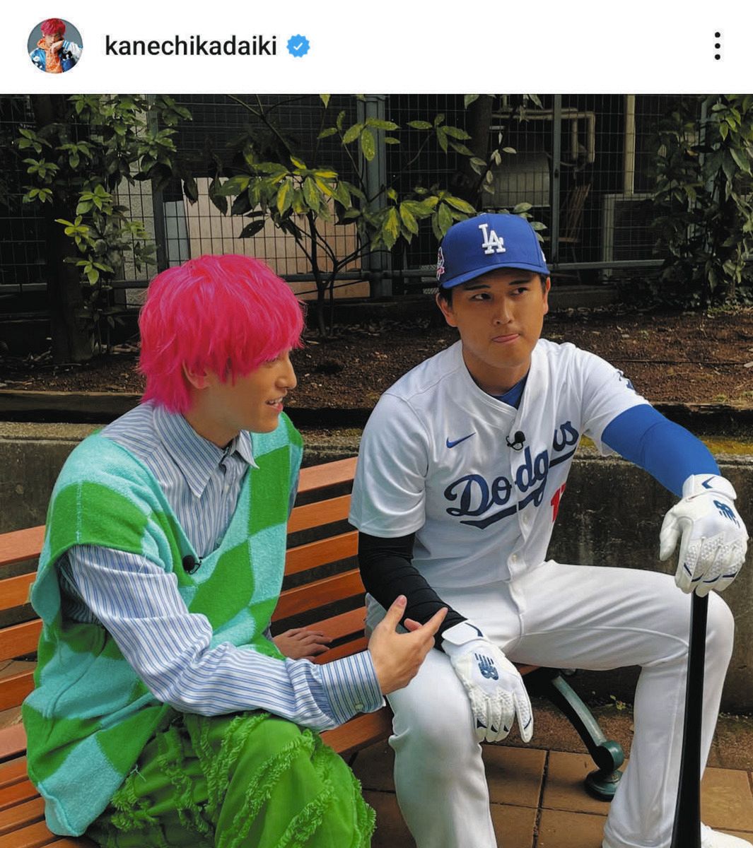 ◇EXIT・兼近大樹、そっくりさんとのツーショット【写真】：中日