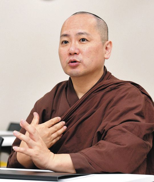人生で一番泣いた日」父との本当の別れ 僧侶・作家の草薙龍瞬さん 