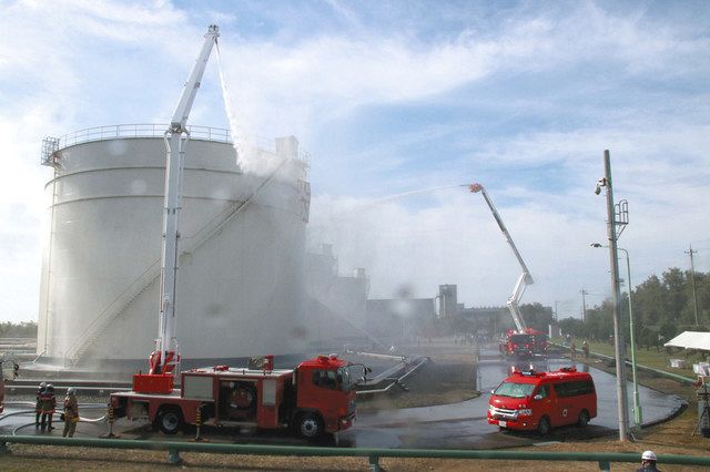 石油コンビナート 炎上を想定し訓練 金沢港で市消防など 北陸中日新聞web