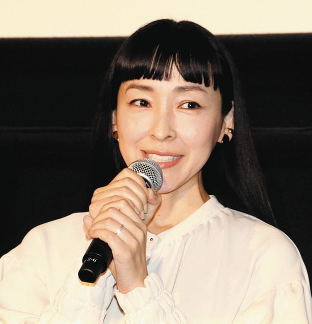 麻生久美子、藤竜也と26年ぶり共演 「温かい優しいお豆腐みたいな」映画「高野豆腐店の春」完成披露上映会：中日スポーツ・東京中日スポーツ