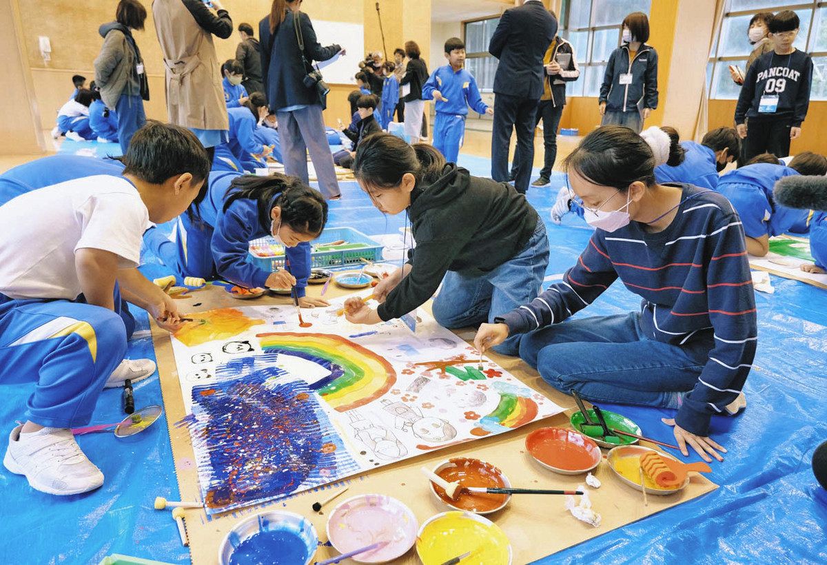 日韓 つながる絵と絆 福井・美山啓明小と水原市の児童 芸術交流 ：日刊