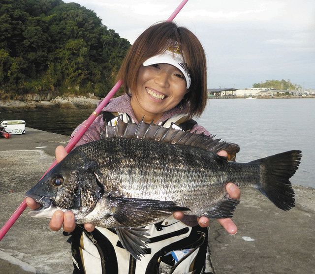 クロダイ 48センチ 女性アングラーお見事 インストラクター研修で 中日スポーツ 東京中日スポーツ クロダイ 48センチ 女性アングラーお見事 インストラクター研修で 中日スポーツ 東京中日スポーツ