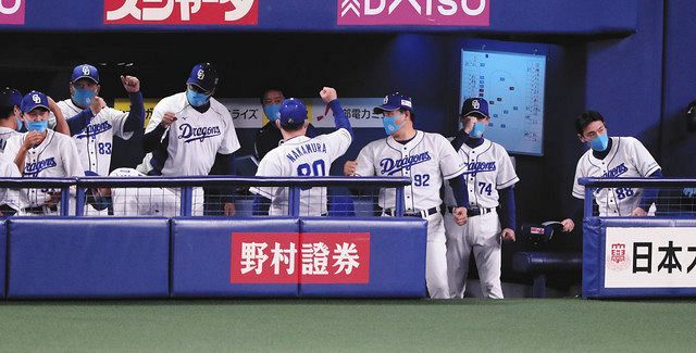 みんなでベンチでガッツポーズu2026この瞬間なんだな」与田監督しみじみ８ 