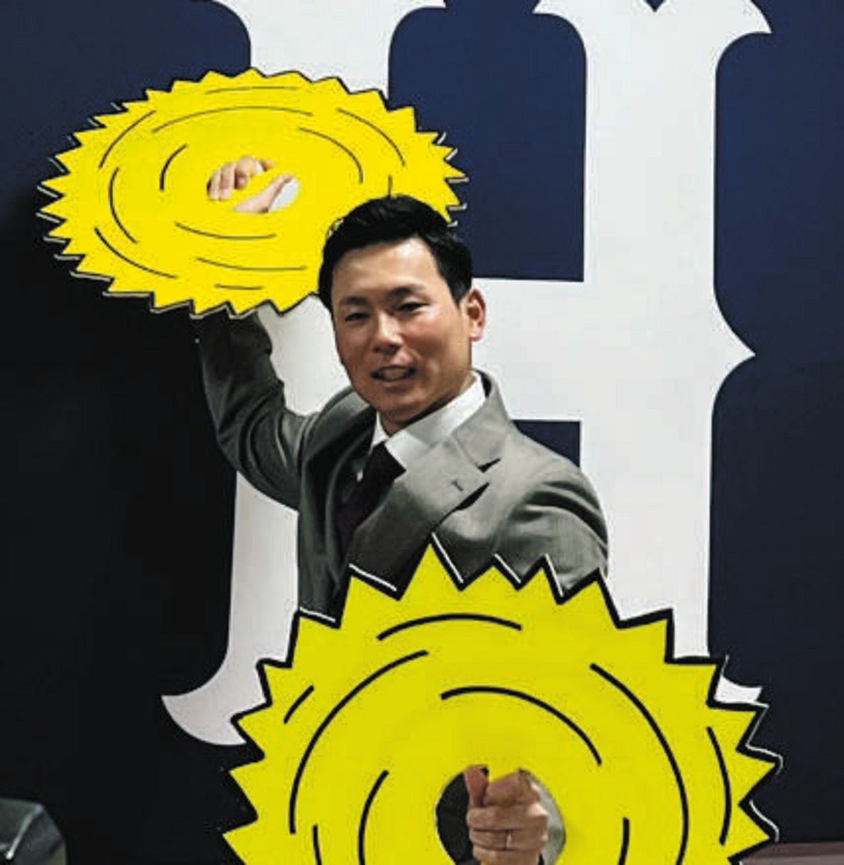 広島 栗林良吏 笑顔で 満足 大台届かずも9500万円でサイン Wbcに意欲も まずはシーズン 長丁場への準備に軸足 中日スポーツ 東京中日スポーツ
