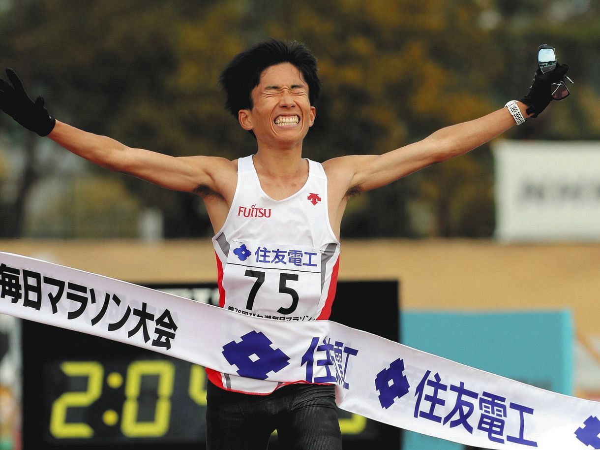 2時間4分56秒の日本新記録で優勝した鈴木健吾