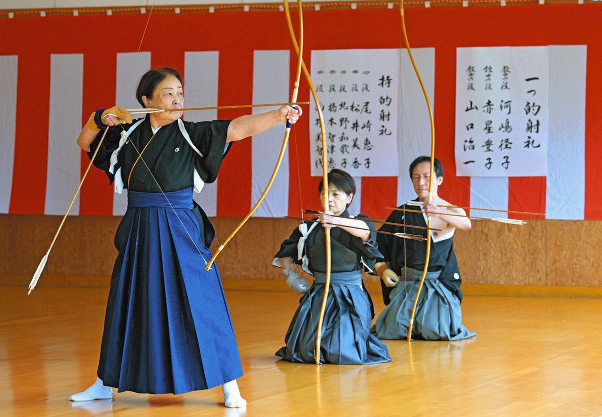 技術向上願い 最初の一矢 越前市弓道協新春初射会：日刊県民福井Web