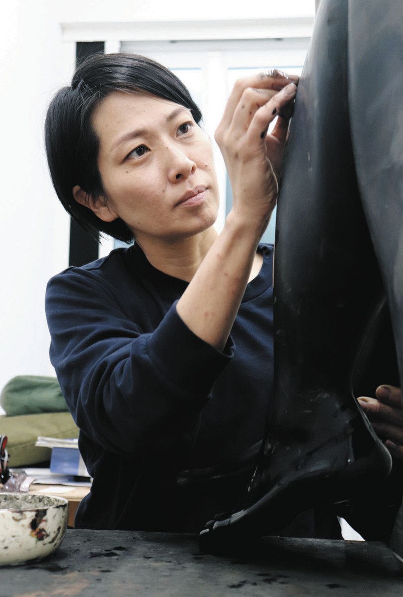 漆彫刻」切り開く 青木千絵・金沢美大准教授に芸術選奨新人賞 「手仕事