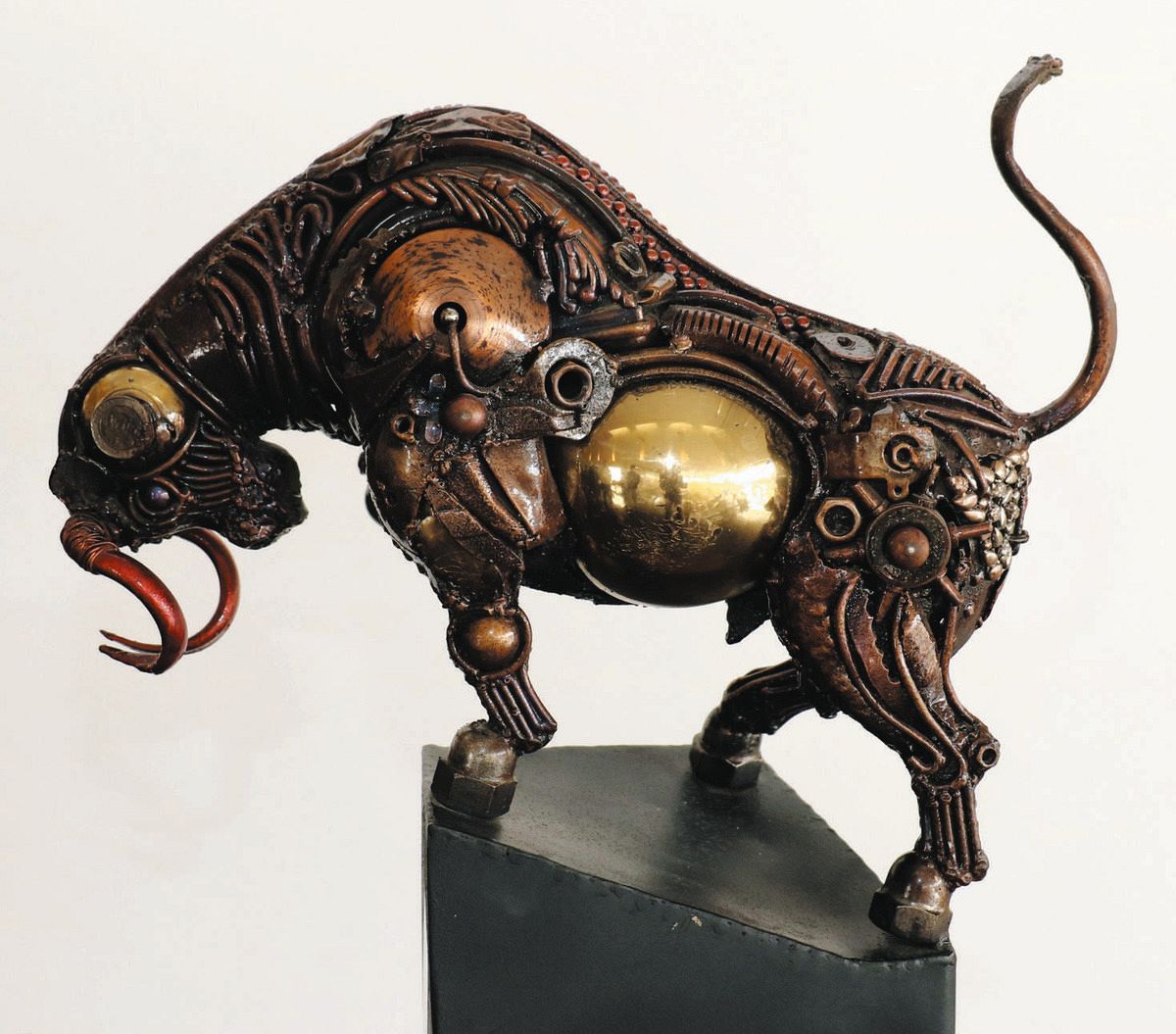 万博レガシー 袋井で継ぐ ナイジェリア館の彫刻譲渡 医師の溝口さん