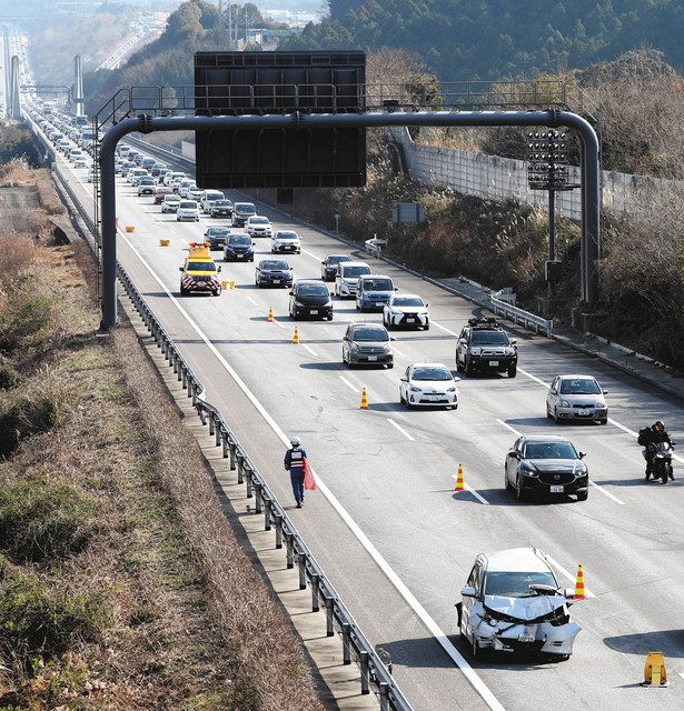 浜松・北区の新東名で4台絡む事故 男女9人負傷：中日新聞しずおかWeb