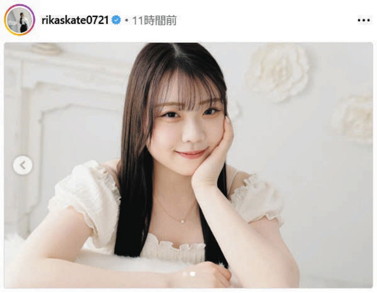 ◇紀平梨花、純白の世界で頬杖をついて…【写真】：中日スポーツ・東京