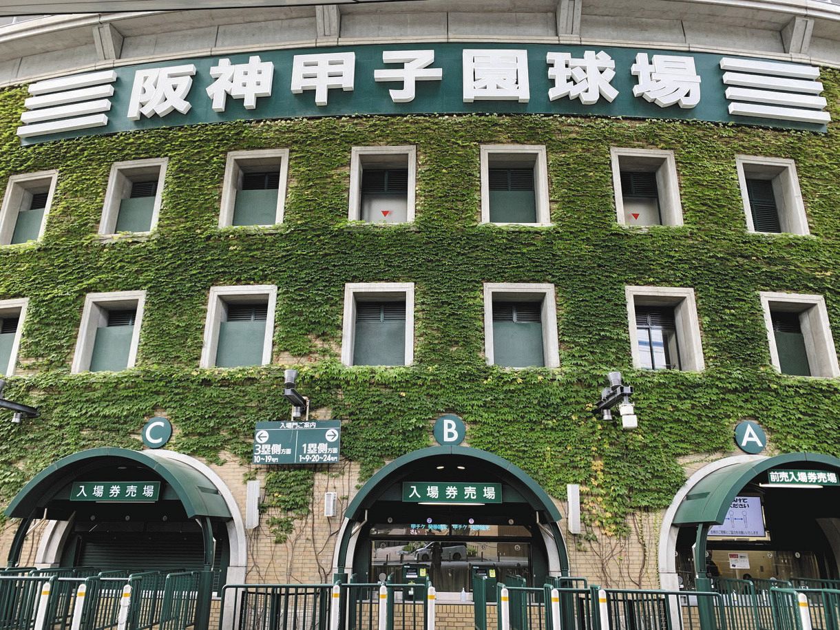 夏の甲子園から時代を反映した運営に、「プラカード嬢」は性別問わずに