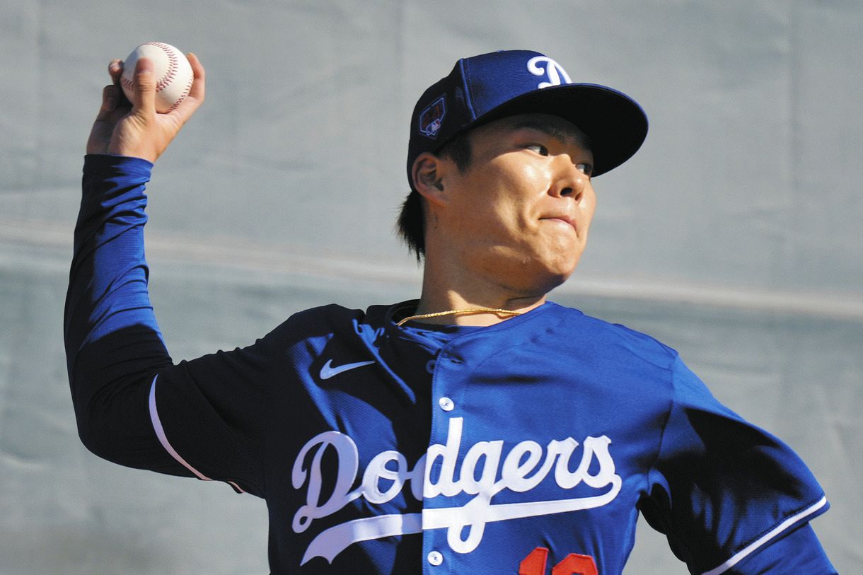 山本由伸、キャンプ2日目でさっそくドジャースにとけこむショットが