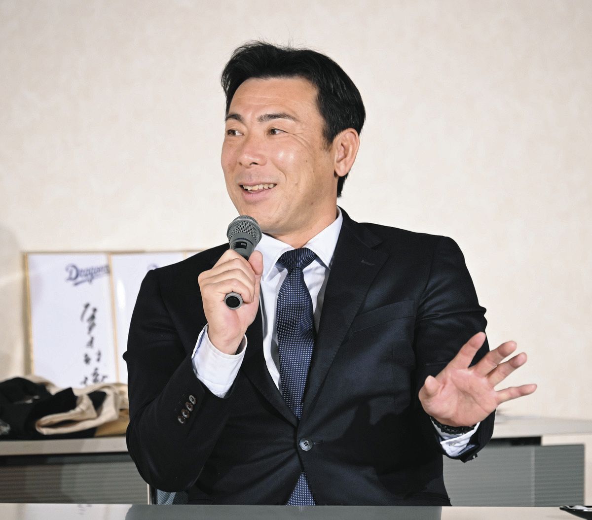 中日球団本部長補佐の荒木雅博さん「井上竜」総チェック 名古屋で講演 