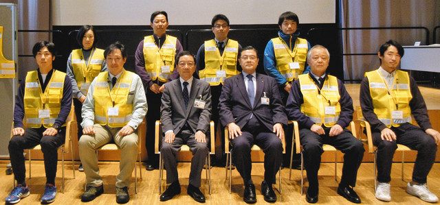 発足した「富山ＤＷＡＴ」のメンバー＝富山市のサンシップとやまで（県社協提供） 