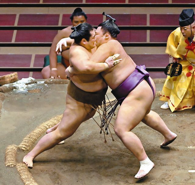 朝乃山は苦手の輝圧倒して連敗免れ1敗並ぶ「10番勝って11じゃなくて