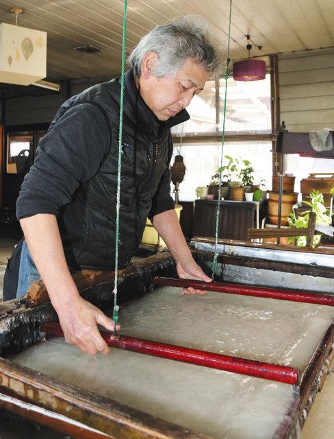 伝統を守る匠たち＞（6）松崎和紙 腰原修一さん（59）＝大町市社