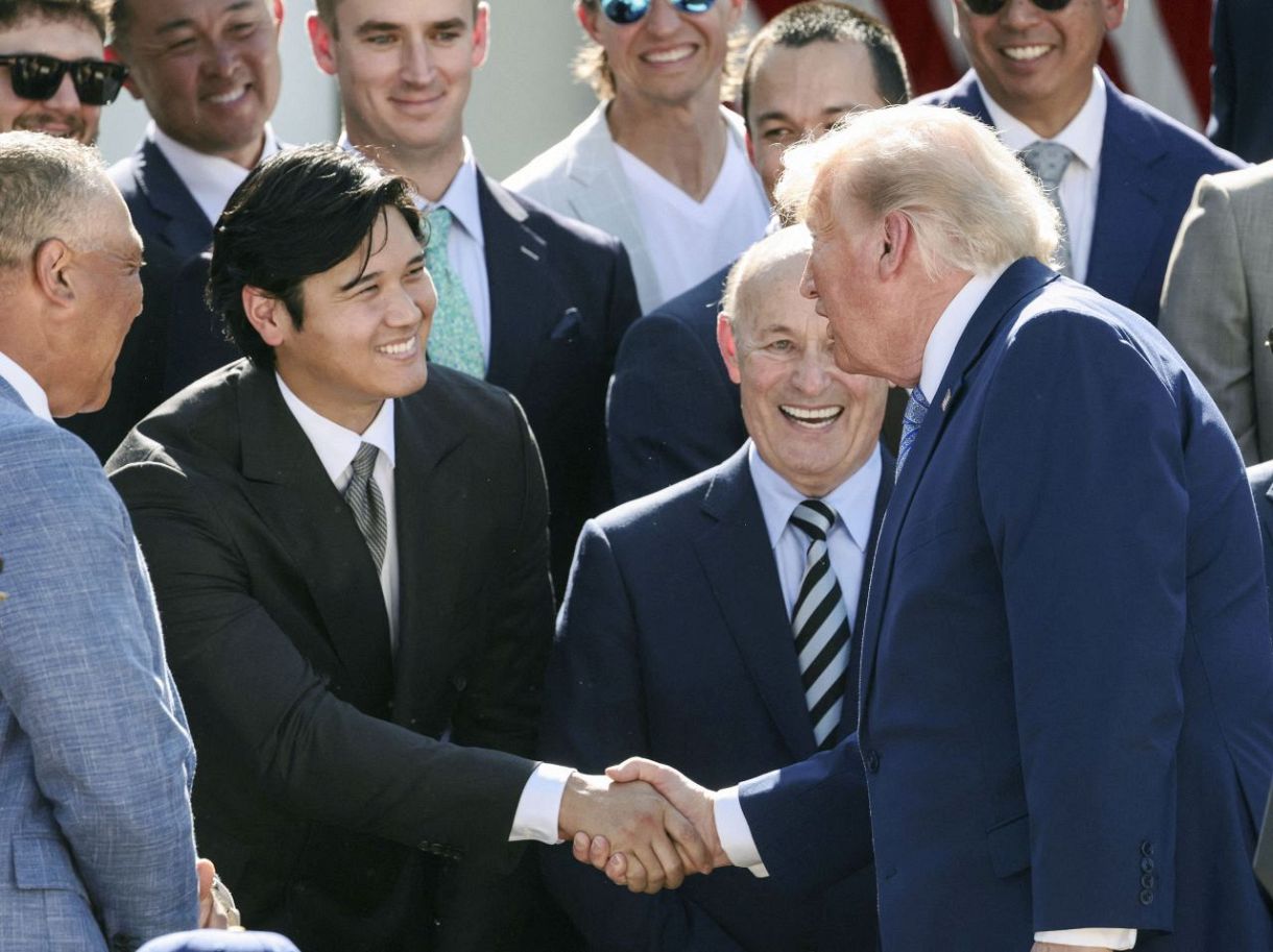 トランプ氏、大谷翔平は「偉大」 ドジャースが表敬訪問：中日新聞Web