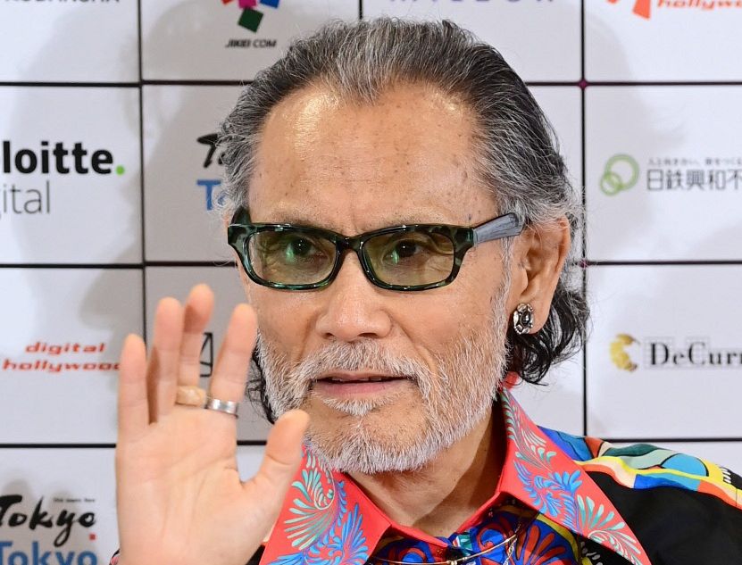 71歳の体には見えません！」片岡鶴太郎、ボクシングとヨガで鍛え上げた