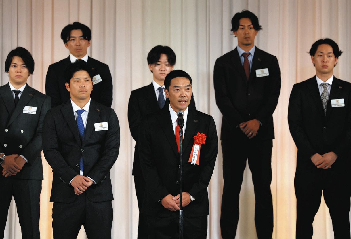 巨人・阿部監督ら、優勝祝賀会で日本一誓う「これから本当の勝負…チーム一丸となって精いっぱい頑張ります」：中日スポーツ・東京中日スポーツ