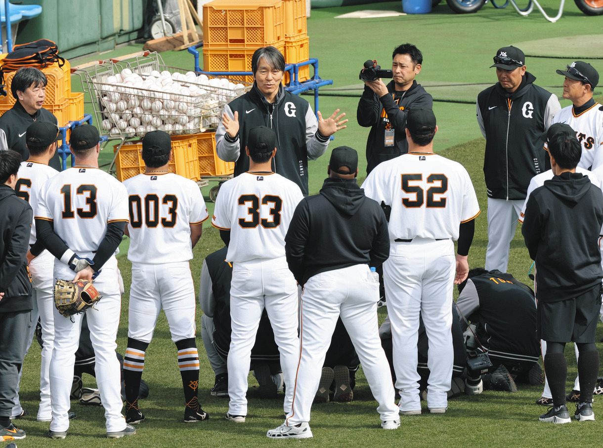 巨人】松井秀喜臨時コーチ、球場入りにファン歓声…2024年以来、2年ぶり