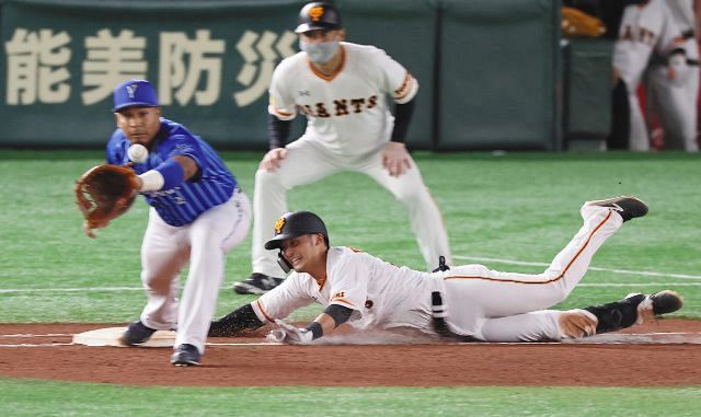 巨人 吉川尚が気迫のヘッドスライディングで先制点もたらす 必死に飛び込みました 中日スポーツ 東京中日スポーツ