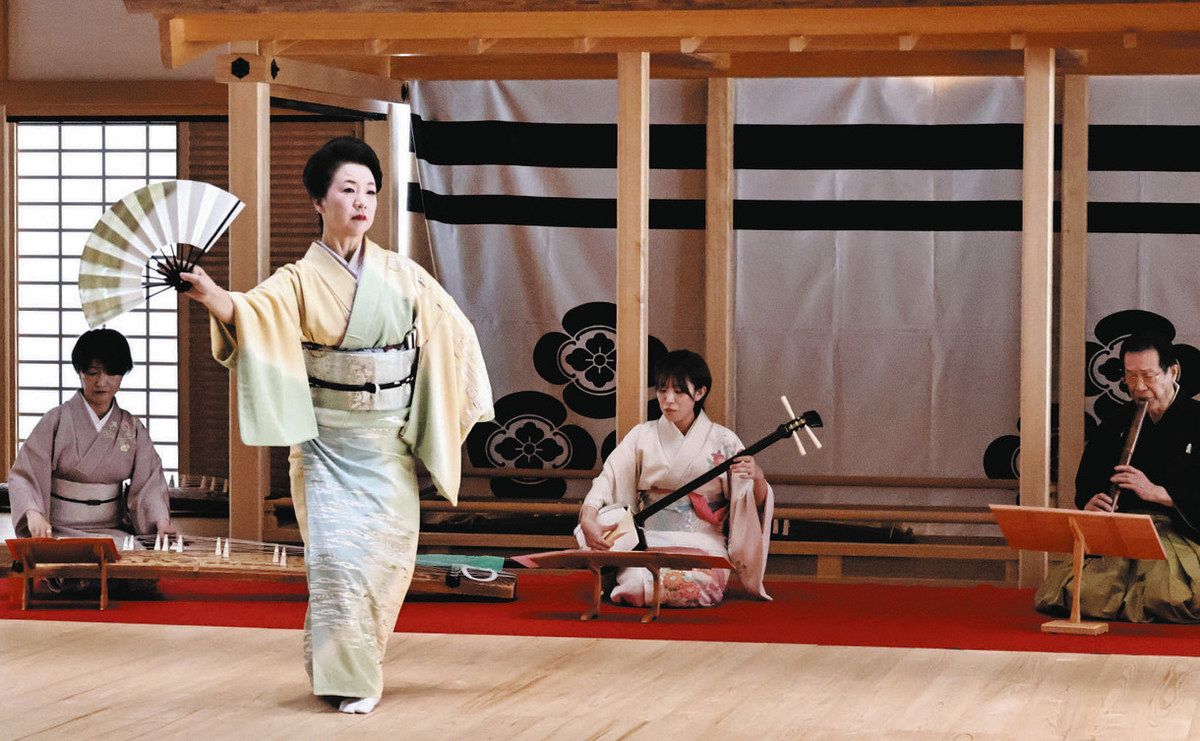 能舞台で和楽器奏者や日本舞踊家ら公演 朝倉氏遺跡博物館:中日新聞Web