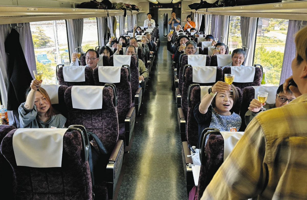 JR飯田線・特別列車「伊那谷お酒学園」でほろよい気分、景色を肴に