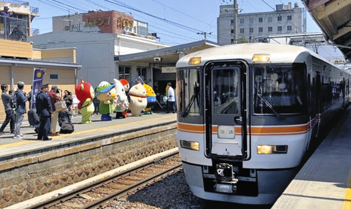 JR飯田線・特別列車「伊那谷お酒学園」でほろよい気分、景色を肴に