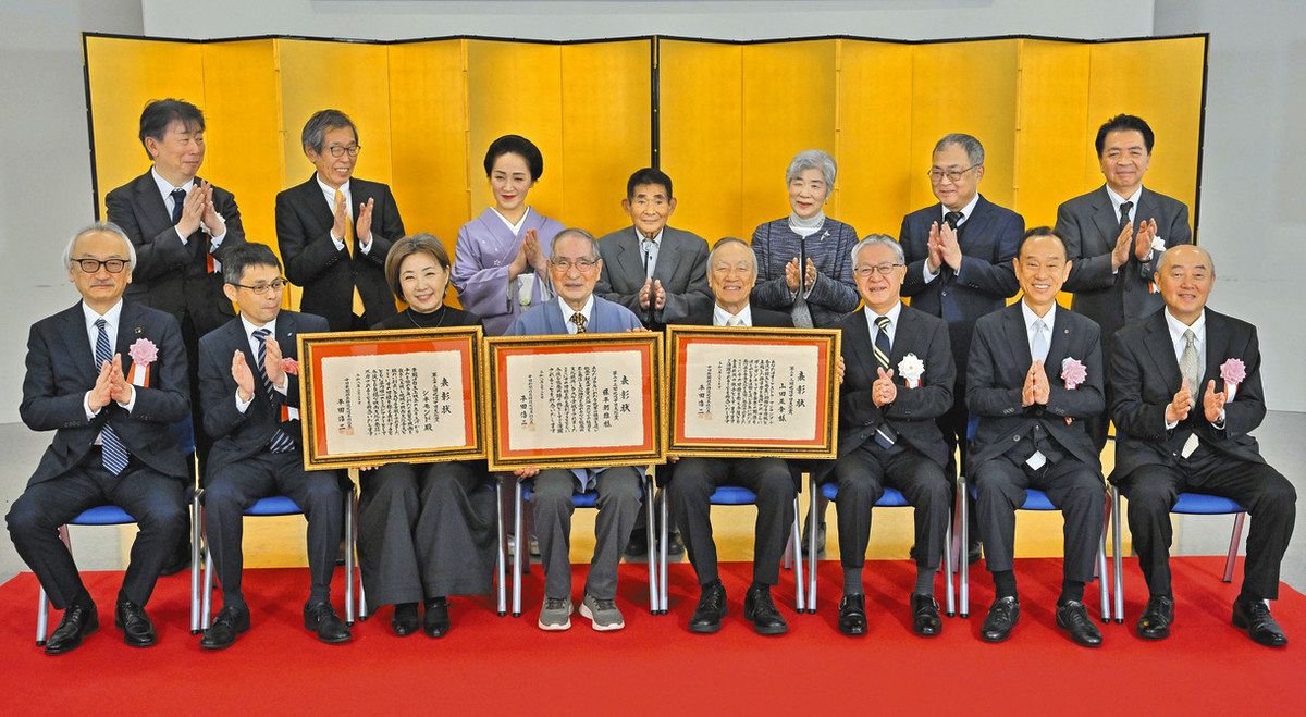 金沢で北陸中日文化賞贈呈式：北陸中日新聞Web