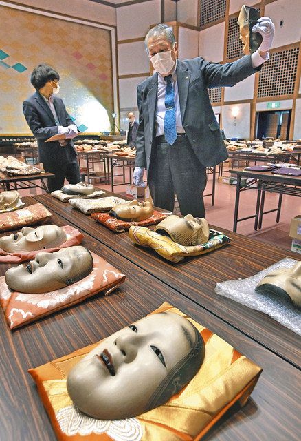 色つや、表情どう？ 池田町「能面展」審査会：中日新聞Web