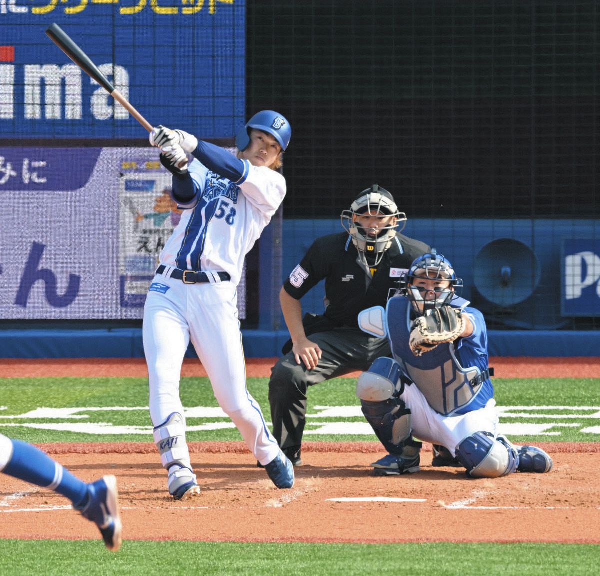 DeNA】今季チーム第1号は梶原昂希、バックスクリーンへ先制ソロ「浮い 