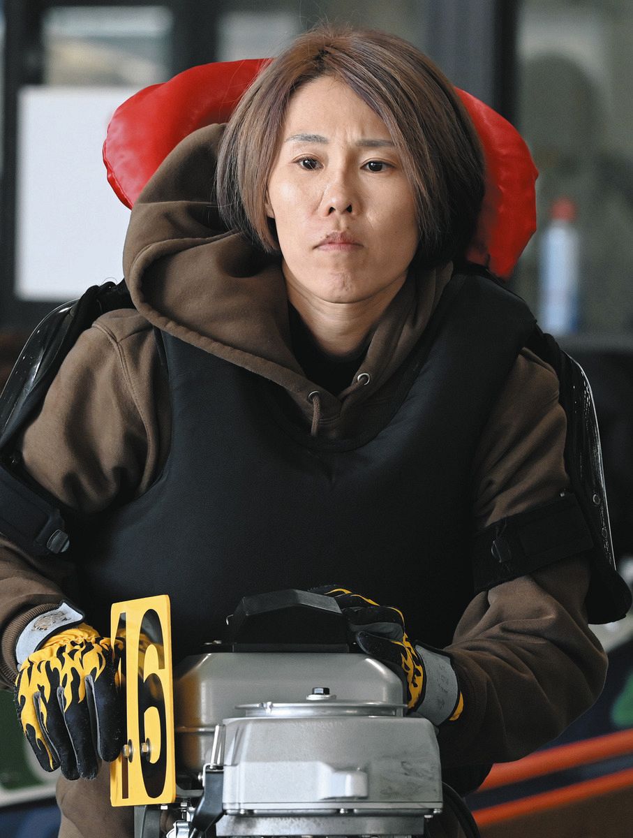 ボートレーサー長嶋万記、細川裕子選手の直筆サイン入りプロペラ ボートレーサー長嶋万記、細川裕子選手の直筆サイン入りプロペラ