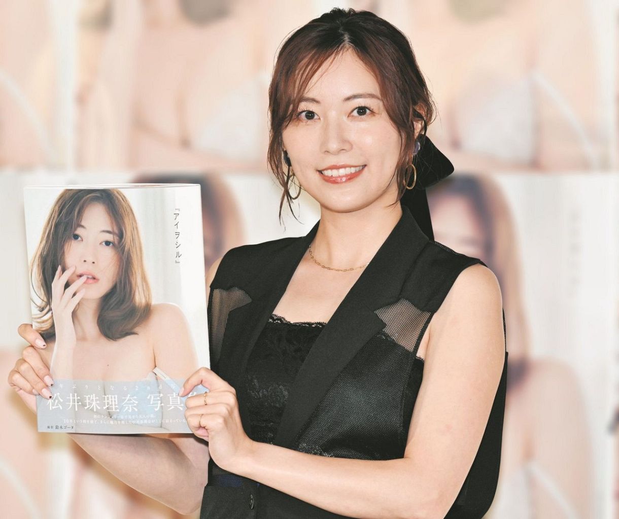 松井珠理奈、ドラゴンズブルーの衣装で地元愛あふれるセカンド写真集を