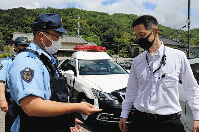 職質訓練」相手の反応を見ろ 足助署員の“真剣勝負”を見学：中日新聞Web