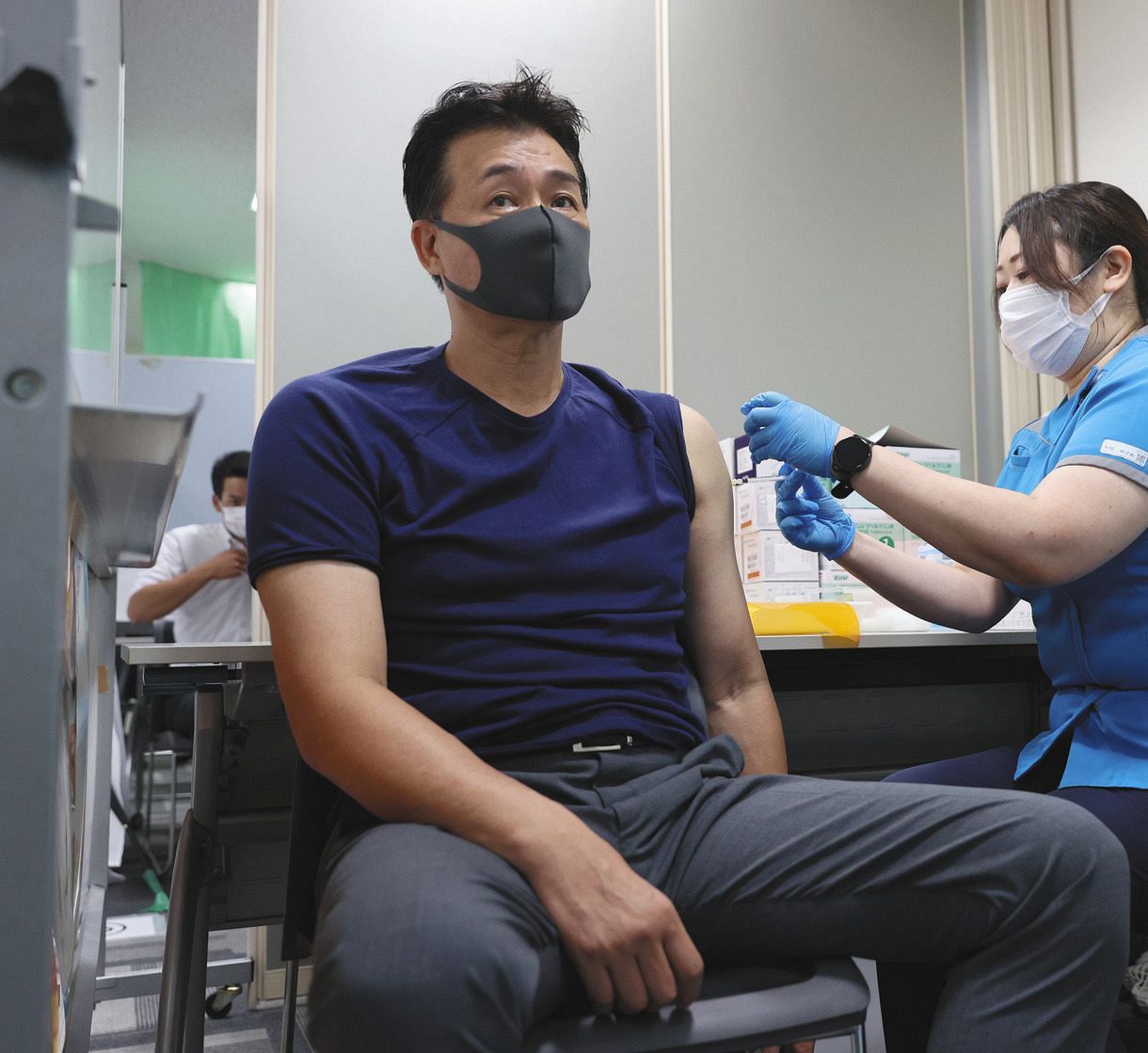 新型コロナウイルスワクチンの接種を受けるプロ野球中日の与田剛監督