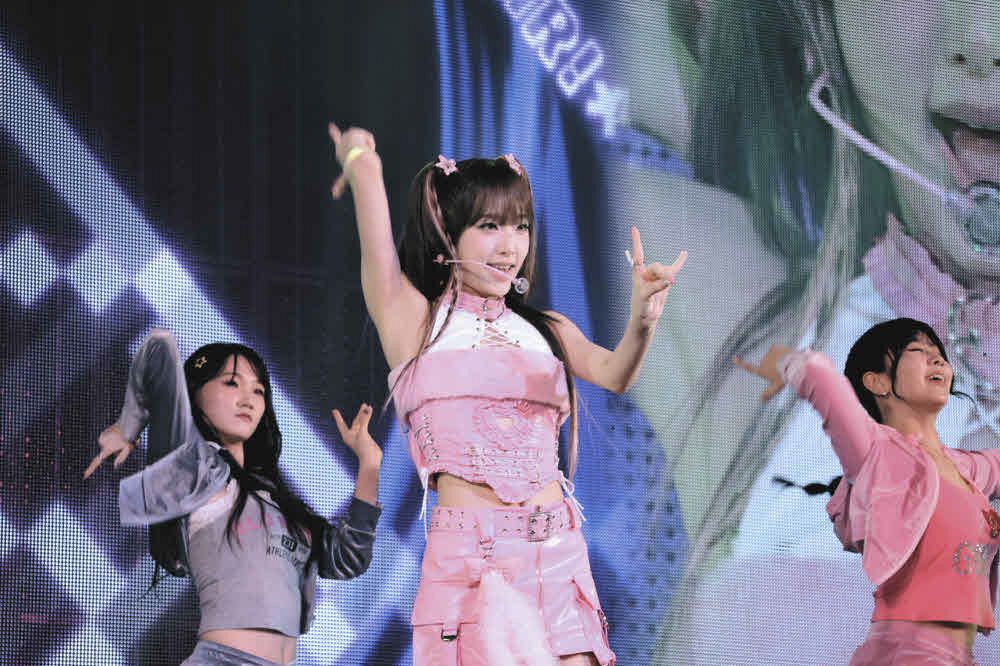 元「 IZ＊ONE」YENA「ステージの上の瞬間が人生の中で一番好きで