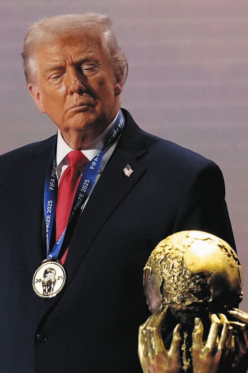 トランプ米大統領、クラブW杯での「愚行」再びか W杯トロフィーを優勝