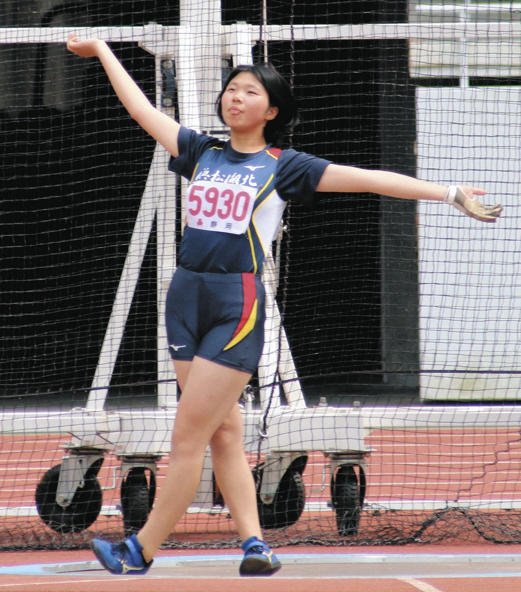   校総体画像  女子 静岡県高校総体＞ 女子ハンマー投げ 鈴木（浜松湖北）大会新：中日新聞しずおかWeb