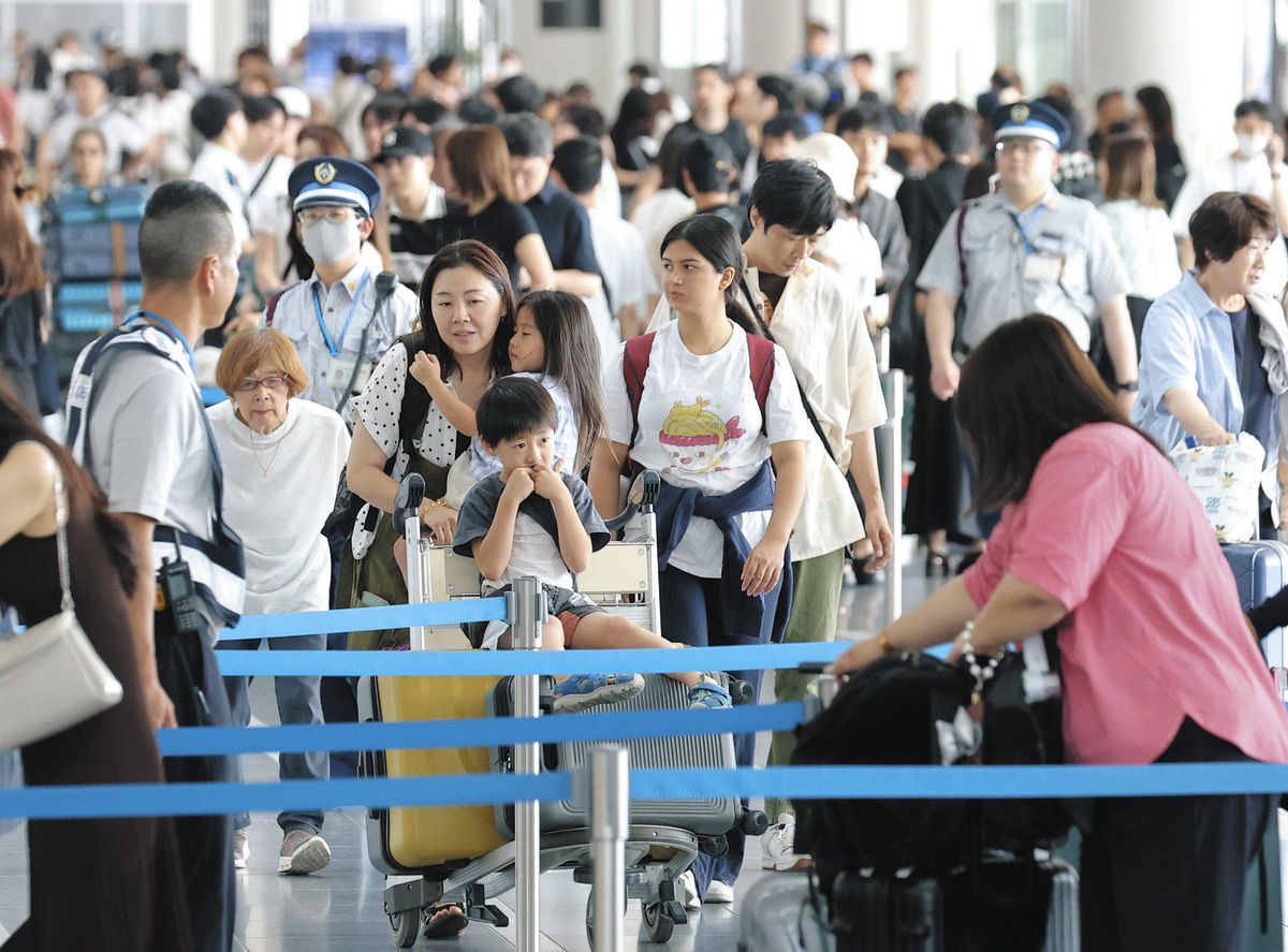 お盆の帰省・出国ラッシュが本格化 新幹線や中部国際空港など混雑：中日新聞Web
